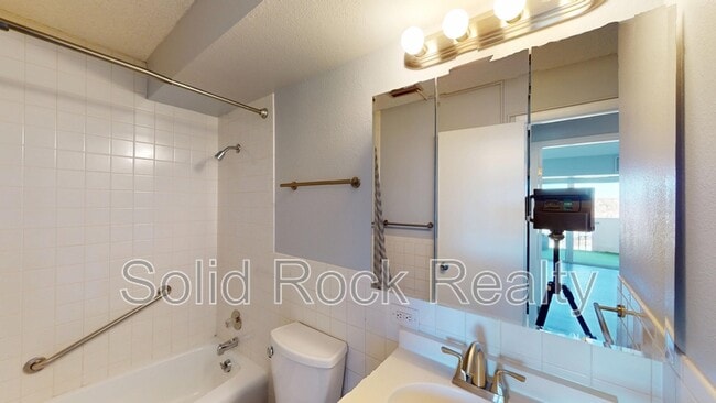 Building Photo - 411 Lakewood Cir