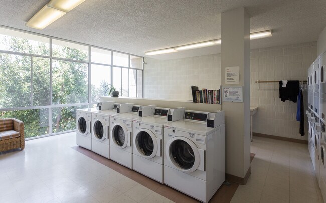 Communal laundry - 1 Kelton Ct