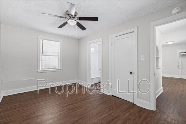 Building Photo - 1306 Carr Ave