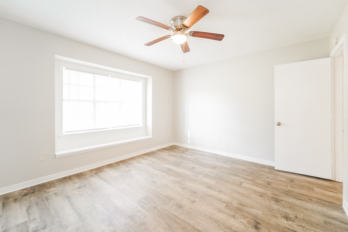 Building Photo - 296 Woodcliff Dr