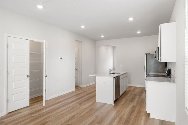 Building Photo - 416 Alcott Way