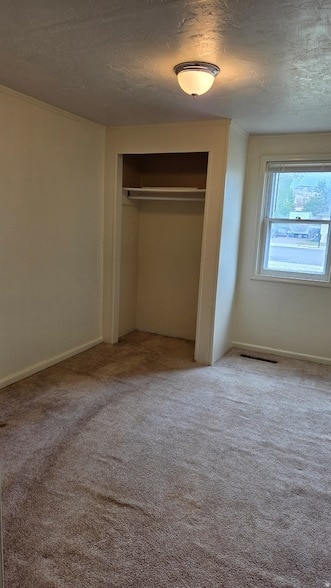 Building Photo - 208 S 400 W