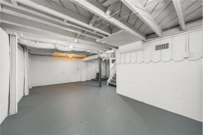 Building Photo - 926 E 19th Ave