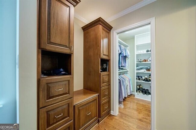 Building Photo - 947 Lenox Hill Ct NE