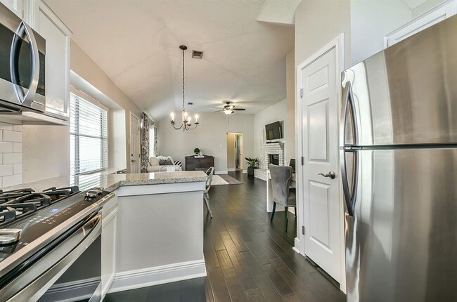 Building Photo - 1118 Chelsea Ln