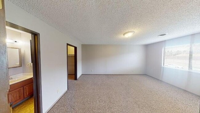 Building Photo - 1727 N Grandview Ln