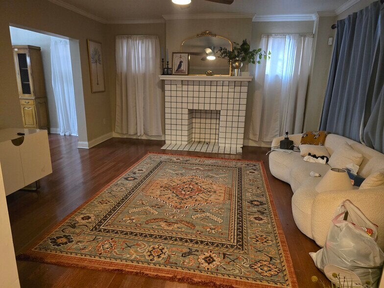 Building Photo - 6501 Deary St