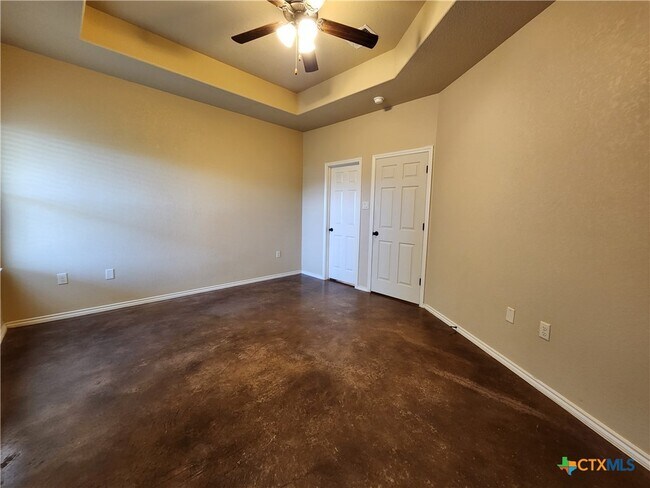 Building Photo - 2567 Pahmeyer Rd