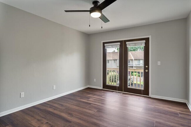 Building Photo - 663 Amphitheater Dr