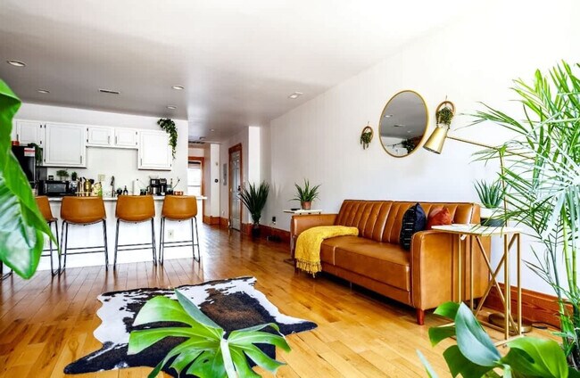 Building Photo - 1180 N High St