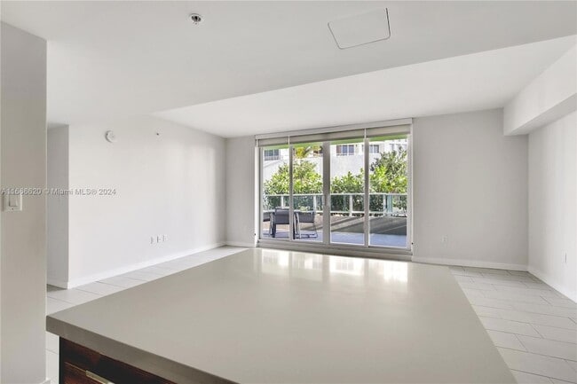Building Photo - 1756 N Bayshore Dr