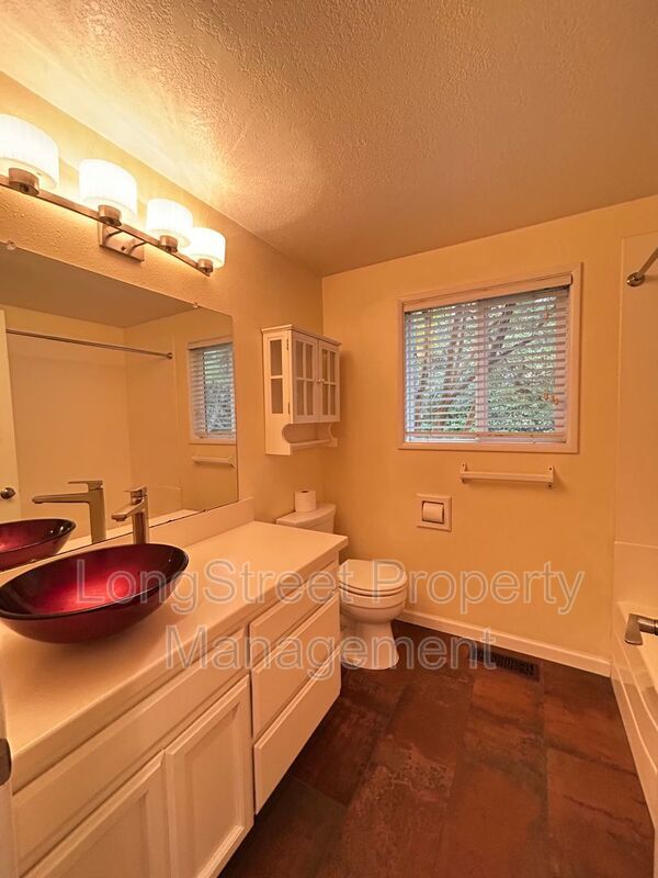 Building Photo - 3572 NW Satinwood St