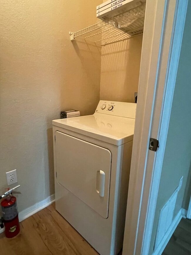 Building Photo - Beautiful one-bedroom condominium in the d...