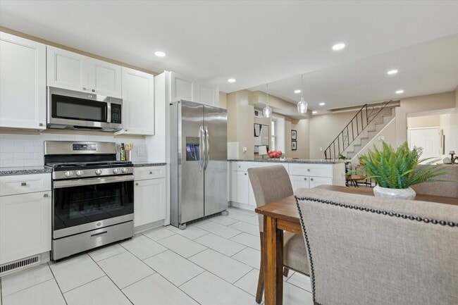 Building Photo - 39 W Front St