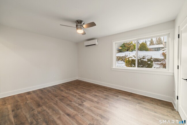 Building Photo - 304 Heritage Vlg