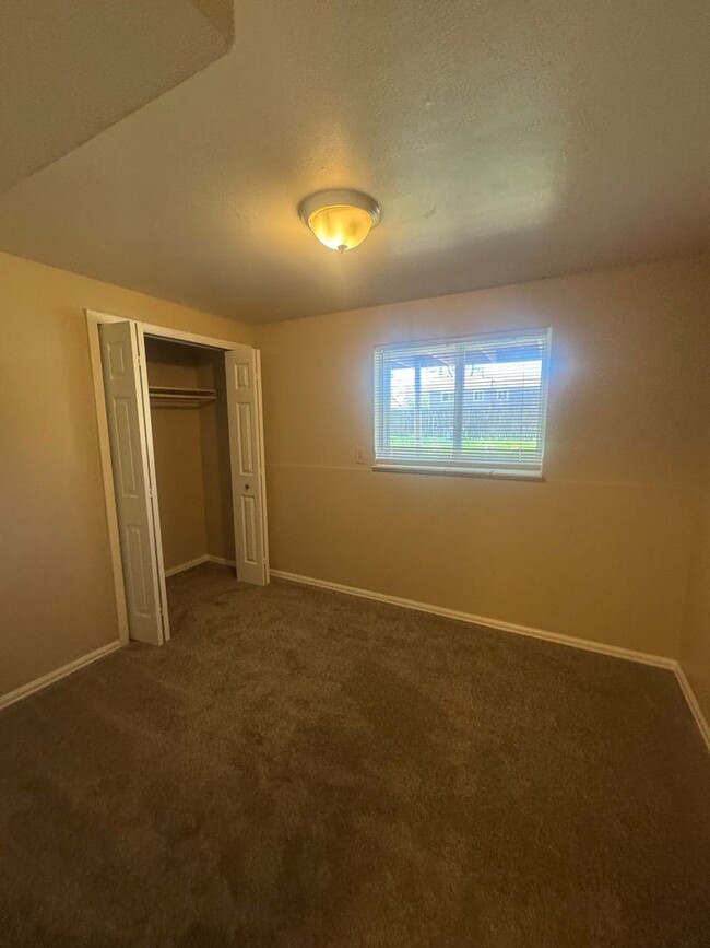 Building Photo - 4 Bedroom Split-Level in Widefield