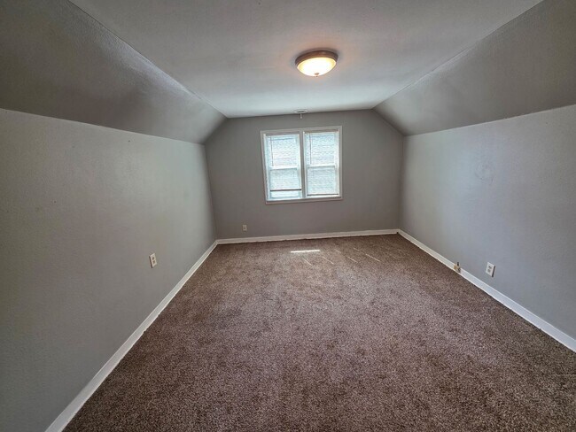 Building Photo - 7348 W Medford Ave