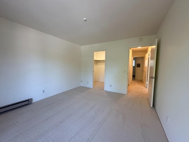 Building Photo - 4004 Farm Hill Blvd