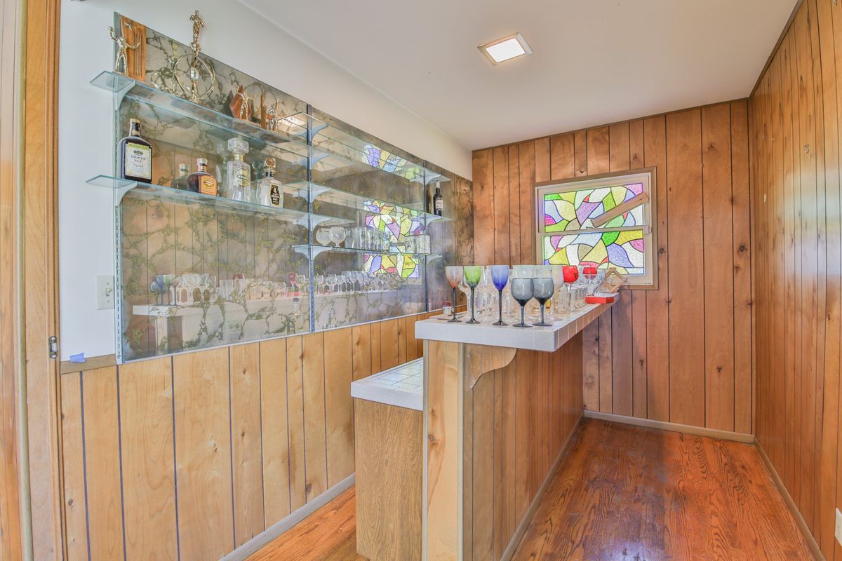 Building Photo - 3744 Pine Ave