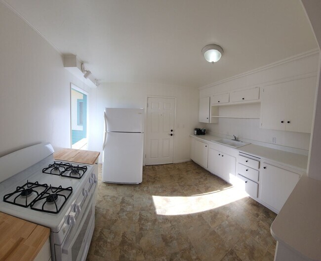 Building Photo - Los Osos Cozy Cottage