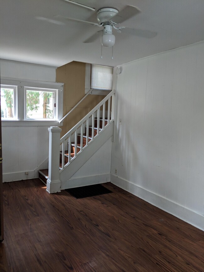 Building Photo - 4 bedroom house for rent
