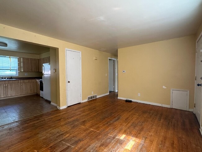 Building Photo - 524 Franklin Ave