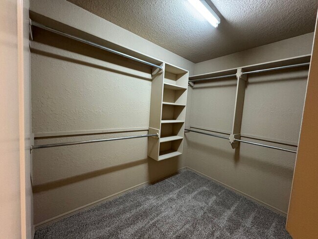 Building Photo - Bixby 3 car garage, great lot!