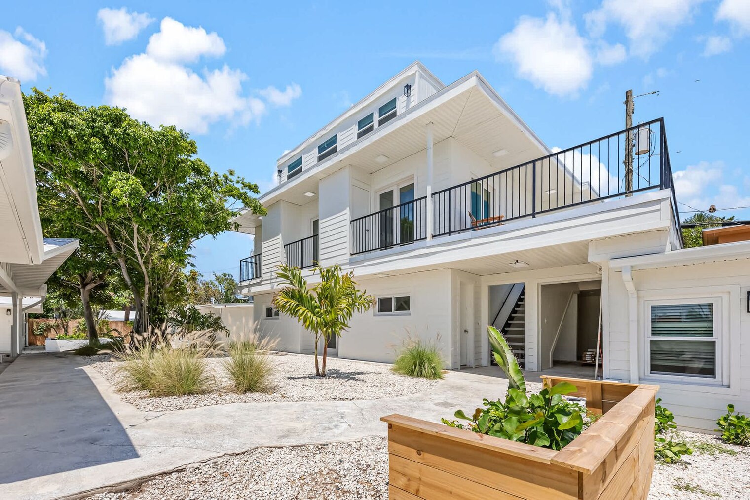 Building Photo - 637 S Orlando Ave