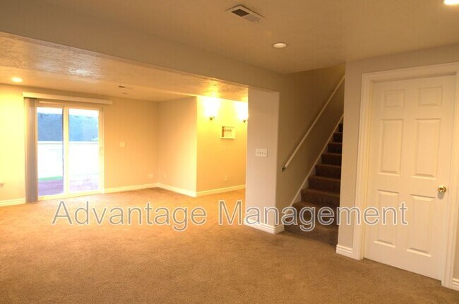 Building Photo - 4044 S Lake Vista Dr