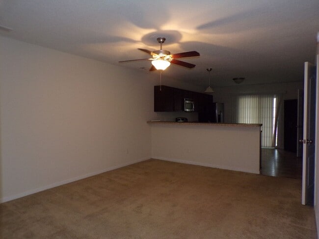 Building Photo - Two Bedroom Townhome located in the Burroughs in Carolina Plantations