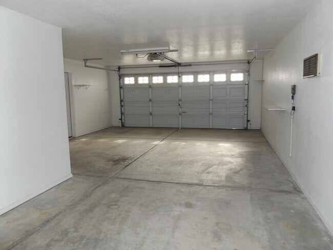 Building Photo - 2895 Ranchero Dr