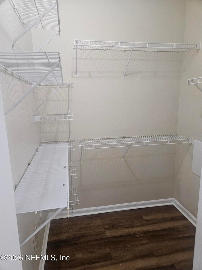 Building Photo - 10550 Baymeadows Rd