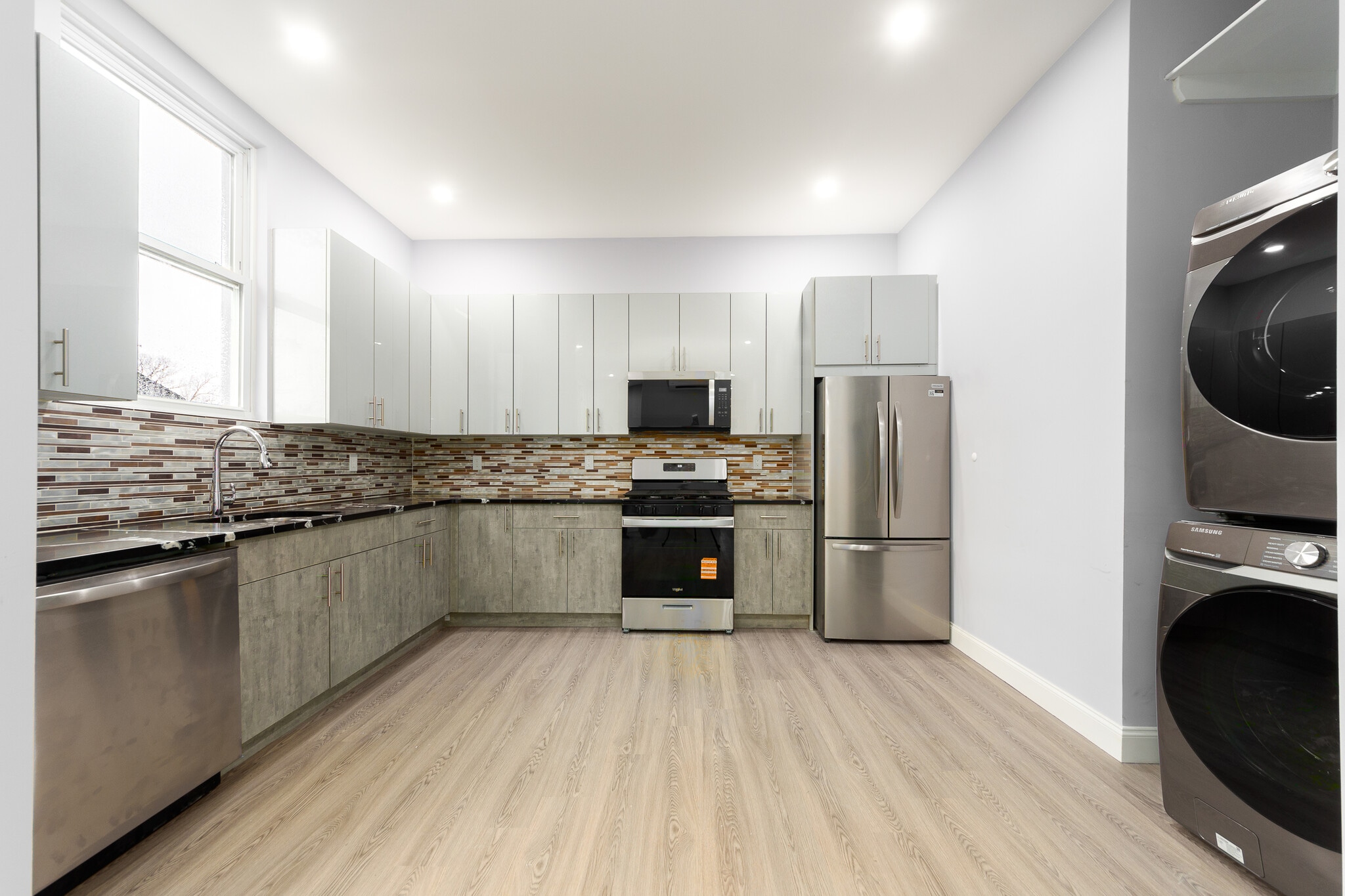 Building Photo - 222 Primrose Ave