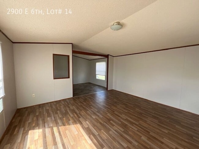 Building Photo - 2900 E 6th Ave