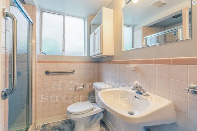 Building Photo - 2360 Balsam Dr