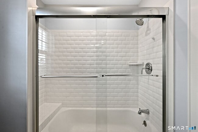 Building Photo - 218 Park St