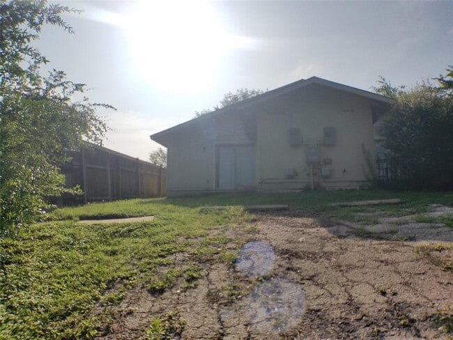 Building Photo - 6715 Sandshof Dr