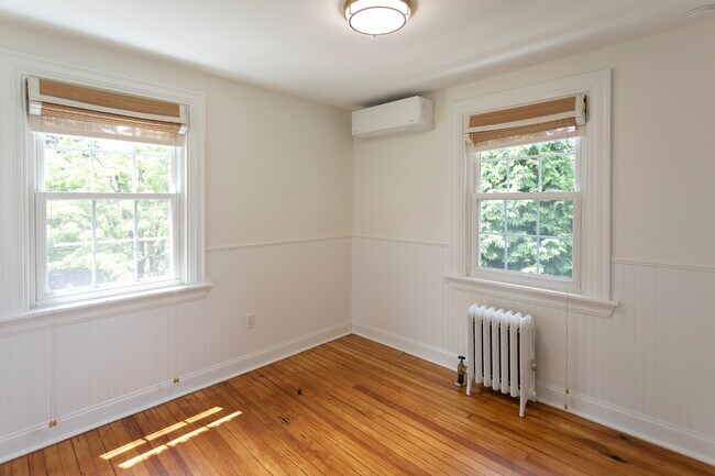 Building Photo - 444 Saint Davids Ave