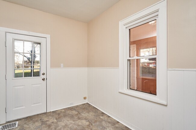 Building Photo - Large Firestone 4 Bed Brick Home