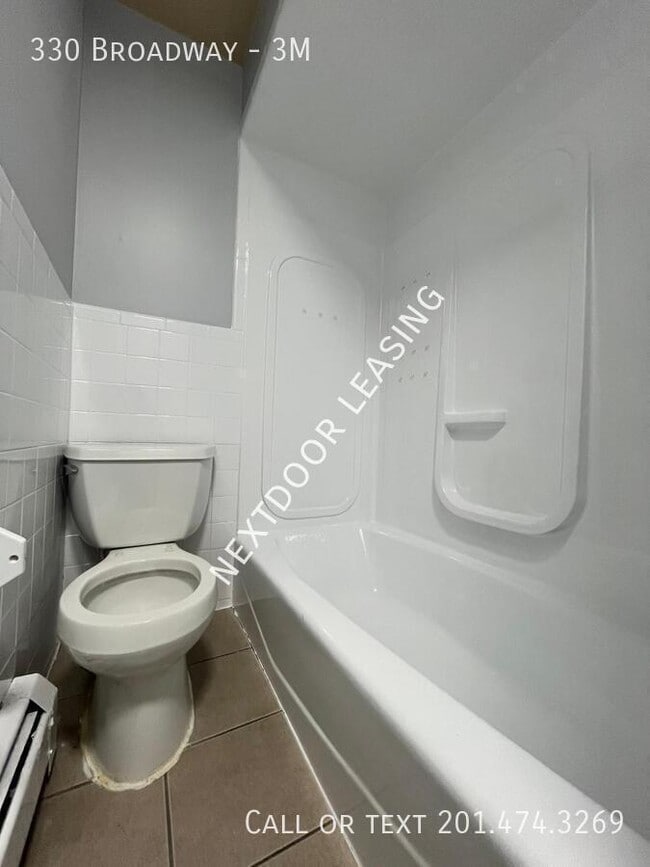 Building Photo - 330 Broadway-3M