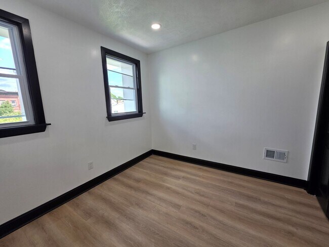 Building Photo - 1111 Freyburg St