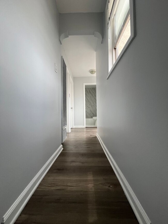 Building Photo - 3 Bedroom 1.5 Bath Back house