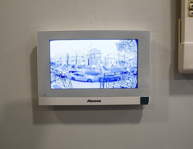 Building Photo - 126 Randolph Ave