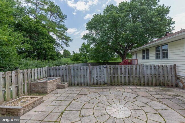 Building Photo - 3093 Old Leetown Pike
