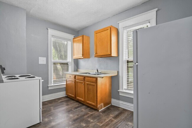 Building Photo - 720 W Edwards St