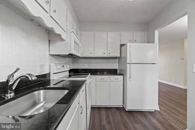 Building Photo - 3076 S Woodrow St