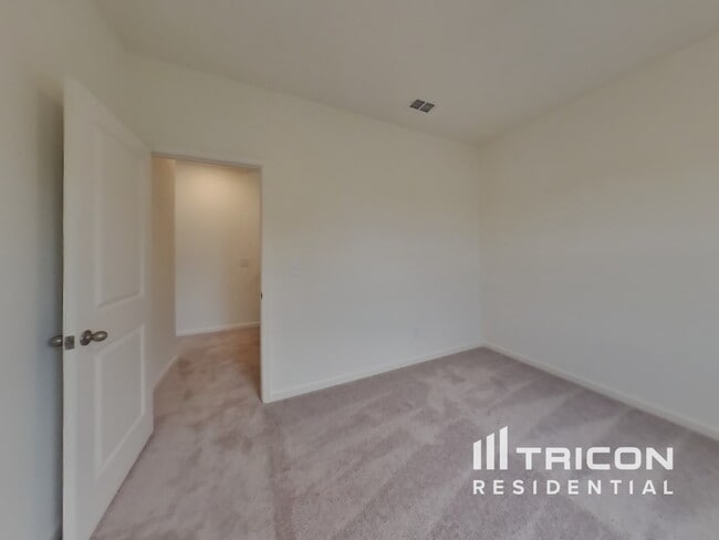 Building Photo - 130 Hyde Park Winder GA
