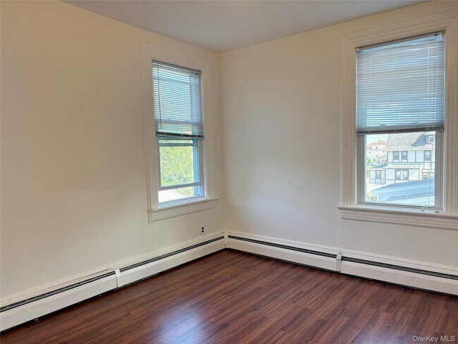 Building Photo - 4 Bancker Pl