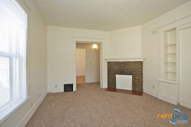 Building Photo - 1640 E ST-1