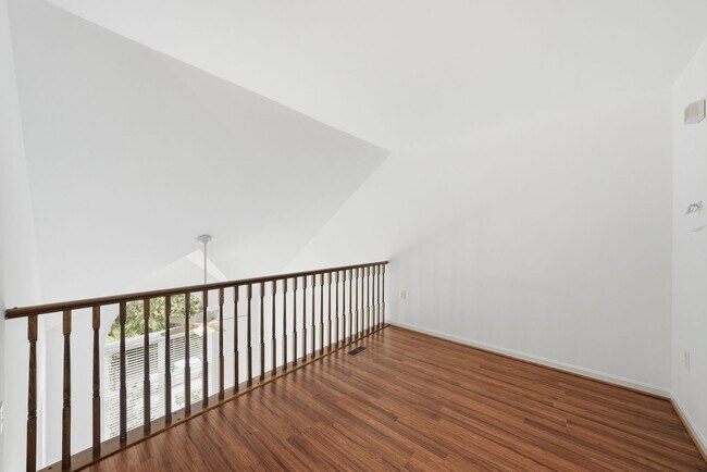 Building Photo - 46733 Woodmint Terrace